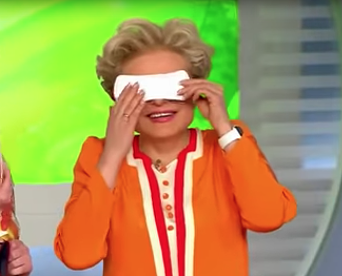 В одном из выпусков своей передачи она наклеила женскую прокладку на глаза
