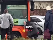 Неадекватный мужчина с ножом напал на автобус в Нижнем Новгороде