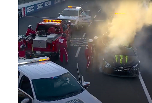 Сезон NASCAR начался с пожара в автомобиле