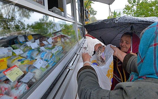 Хлеб наш везущий: как работают автолавки в глухих белорусских деревнях