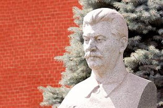 Предложение установить памятник Сталину вызвало споры среди челябинцев