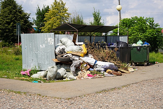 Около одной из контейнерных площадок в Малой Пурге установили видеокамеру