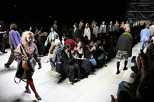 «Не потерять себя!»: Блогер Жидковский оценил силуэты и формы Московской недели моды