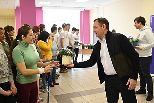 Брынцалов поздравил эвакуированных из Донбасса женщин, размещенных в Красногорске