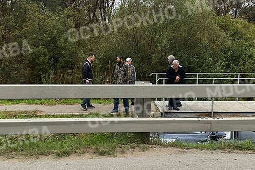 На Калужском шоссе автомобиль рухнул с моста