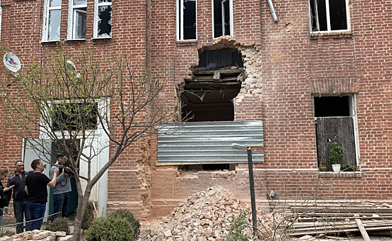 В поселке Теткино Курской области разрушенный обстрелами дом восстановят до конца июня
