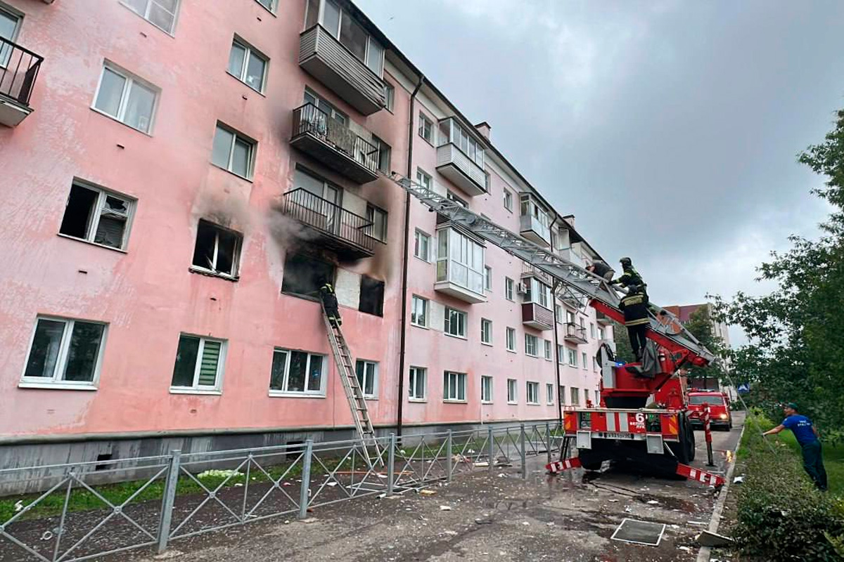 При взрыве газа в МКД Великих Лук пострадали три человека