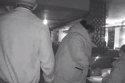 В ресторане Петербурга полиция обнаружила палёный алкоголь и нелегалов