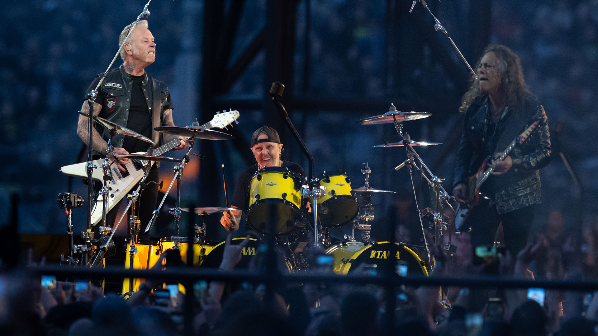Metallica выложили видео с концерта в Мюнхене, на котором был ливень с грозой