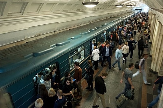 В московском метро мужчина упал под поезд