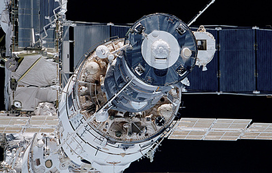 Наследник боевых станций и отмененного проекта "Мир-2": космический модуль "Звезда" МКС