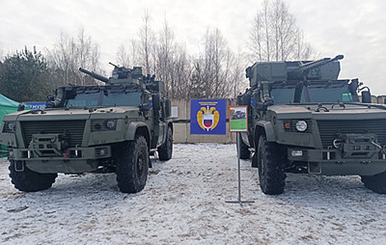 На автогонке ГОН открылась выставка военной техники в честь 80-летия Победы