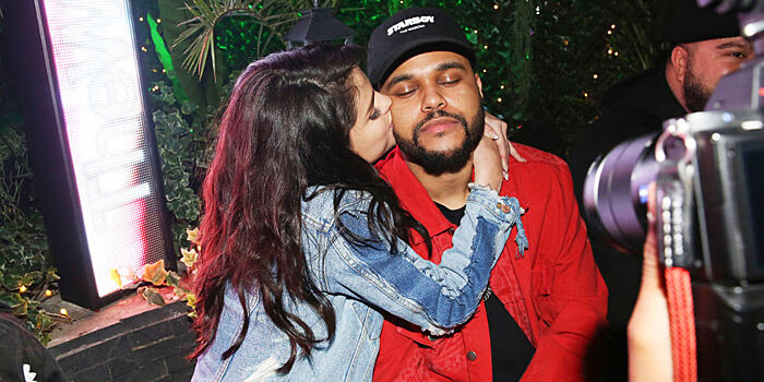 Селена Гомес ходит в вещах The Weeknd. И он, кажется, не в восторге
