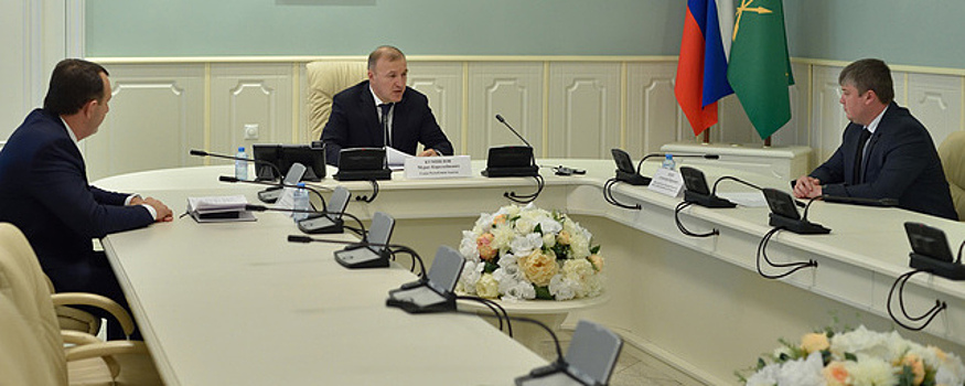 Глава Адыгеи провел рабочую встречу с главой УФССП