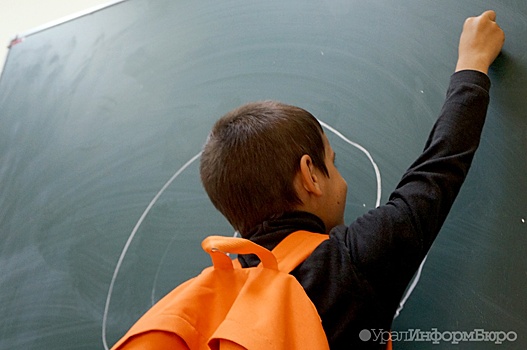 Свердловских школьников оденут в качественную форму