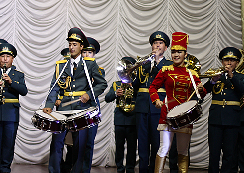 Участники АрМИ-2019 в Казахстане посетили праздничный концерт