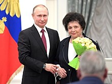На церемонии в Кремле гинеколог назвала Путина «высокочтимым»