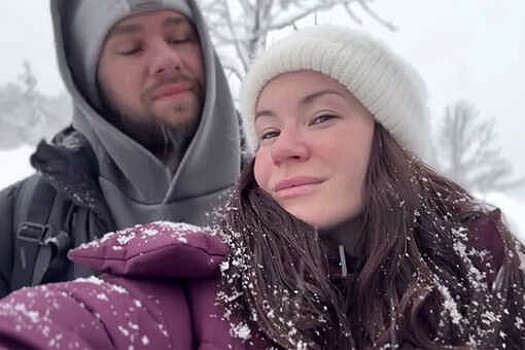 Блогерша Ида Галич опубликовала фото с возлюбленным Ледвичем на Камчатке