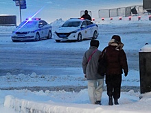 Внедорожник ушел в занос и перевернулся в сугробе в Подмосковье