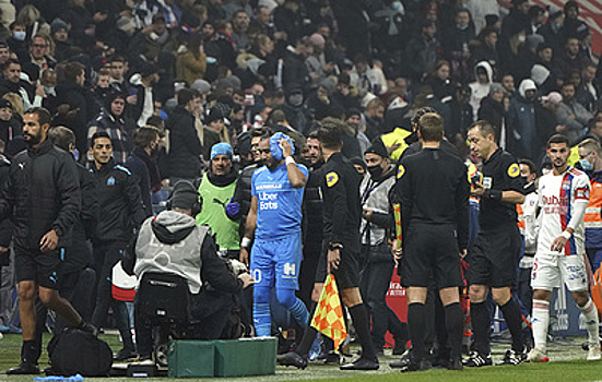 Бросивший бутылку в футболиста "Марселя" фанат осужден на полгода условно