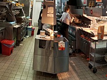 Грязь на кухне и отсутствие воды в туалете: петрозаводчане возмущены состоянием известного бистро