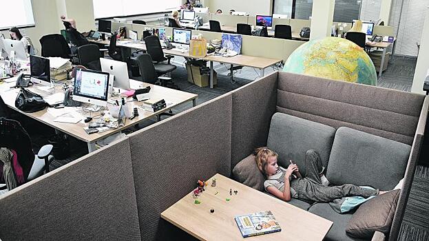 Российским работодателям предложили создать в офисах детские комнаты