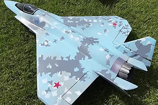 Полет модели истребителя Су-75 попал на видео