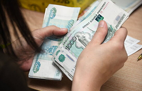 Социологи рассказали о разнице в отношении к деньгам у молодежи и пожилых