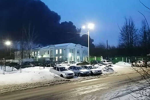 Из частного сектора возле горящей нефтебазы в Клинцах эвакуировали 40 человек