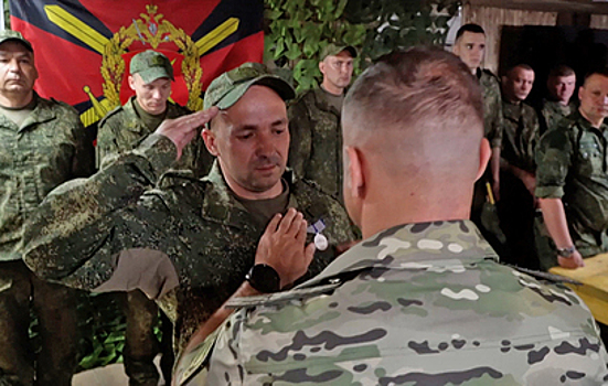 Бойцов группировки "Центр" наградили за выполнение задач на Красноармейском направлении