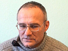 "Лазил в штаны": физрук совращал российских школьниц