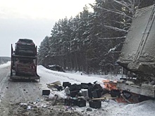 На Тюменском тракте молоковоз протаранил автовоз с иномарками