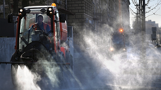 Дороги Вологды начали мыть с шампунем