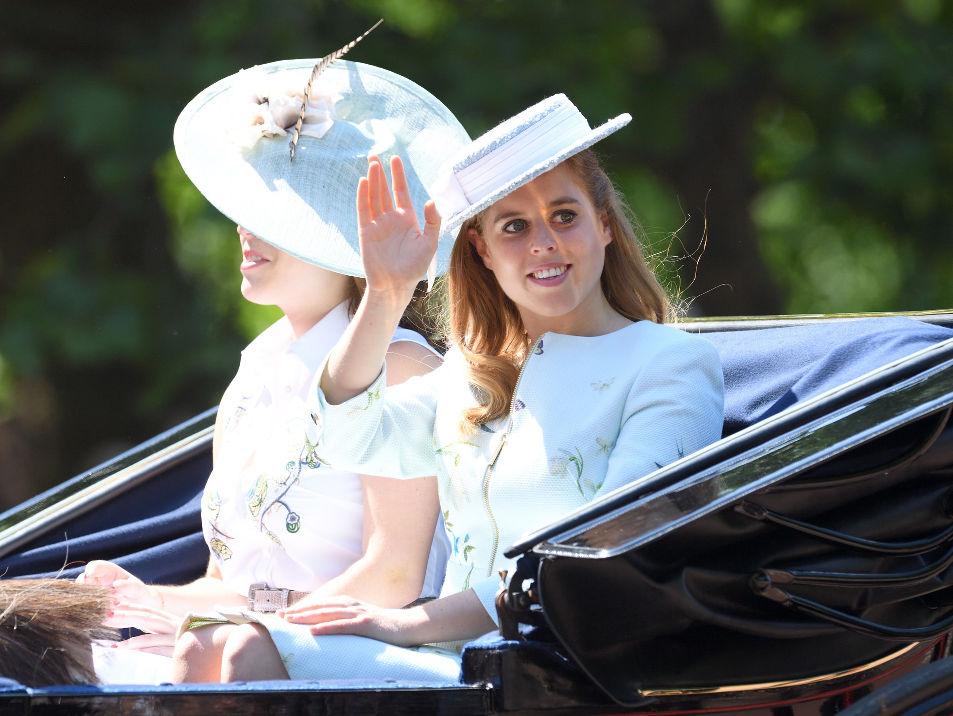 Еще одна внучка Елизаветы II покидает Великобританию