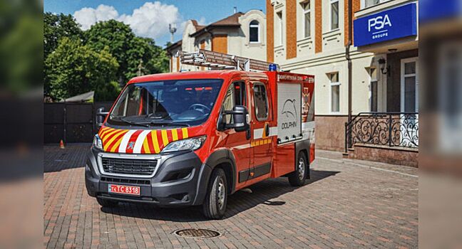 Peugeot Boxer превратили в автомобиль первой пожарной помощи