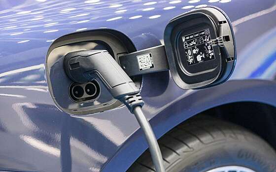 Эксперт сравнил полные «баки» электрокара и авто с ДВС