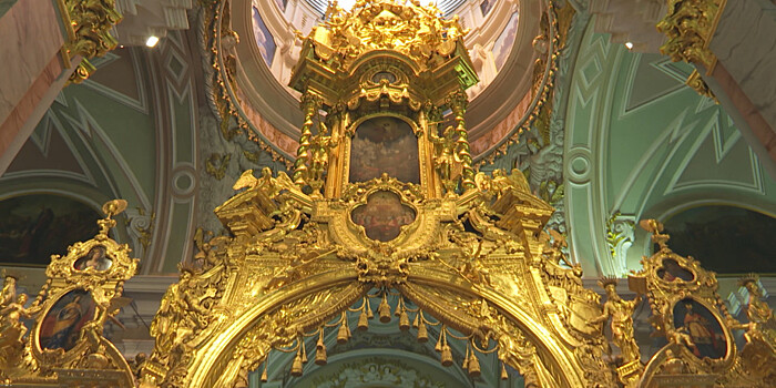 Символ эпохи Петра I: уникальному иконостасу в Петербурге – 300 лет