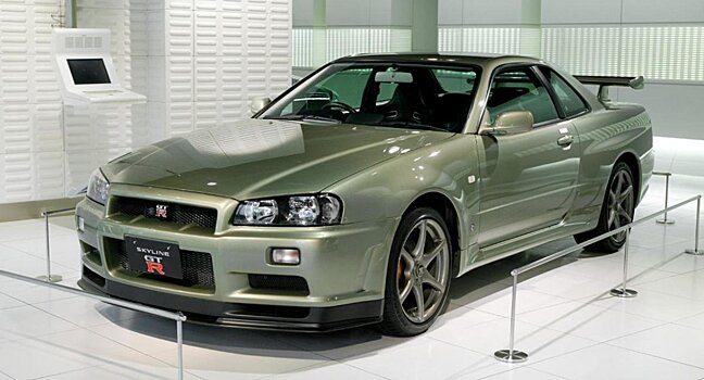 900-сильную Toyota Supra и 800-сильный Nissan Skyline GT-R сравнили в дрэг-рейсинге