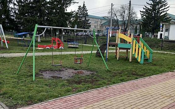 В Медвенке обновили часть парка 1 Мая по программе формирования комфортной среды