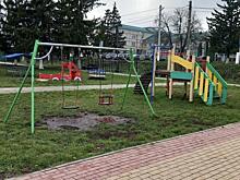 В Медвенке обновили часть парка 1 Мая по программе формирования комфортной среды