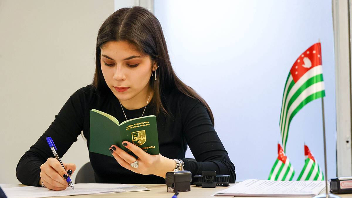 Россия остановила выдачу российских паспортов в Абхазии