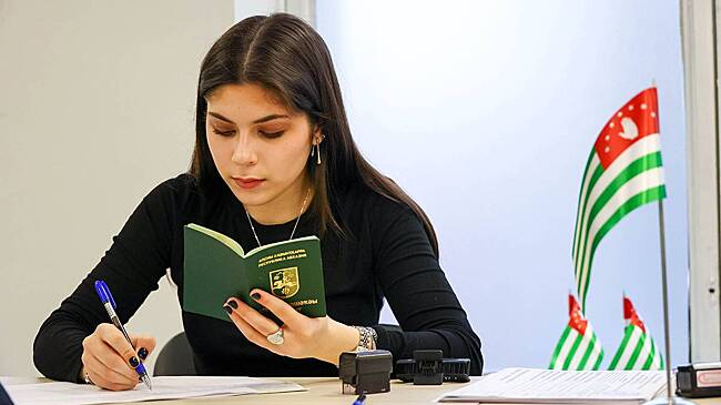 Россия остановила выдачу российских паспортов в Абхазии