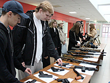 В День образования СОБР Росгвардии столичный спецназ принял в гостях студентов колледжа