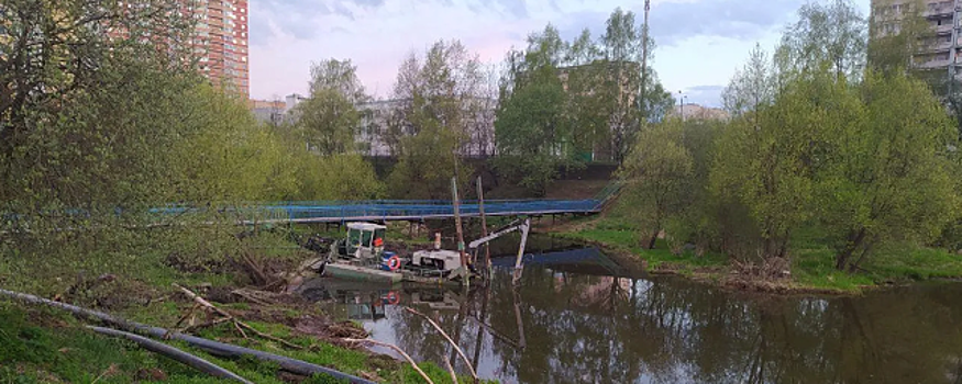В Красногорске проводят расчистку русла реки Нахабинки