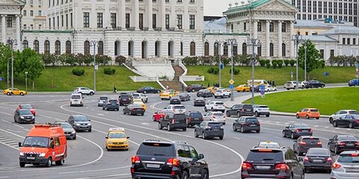 Количество машин в Москве за неделю выросло на 180 тысяч