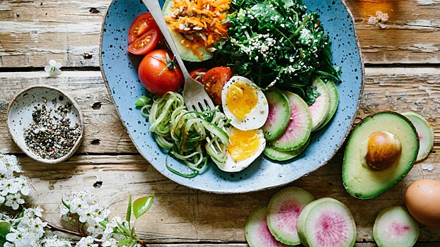 Гастроэнтеролог развеял семь распространенных мифов о питании