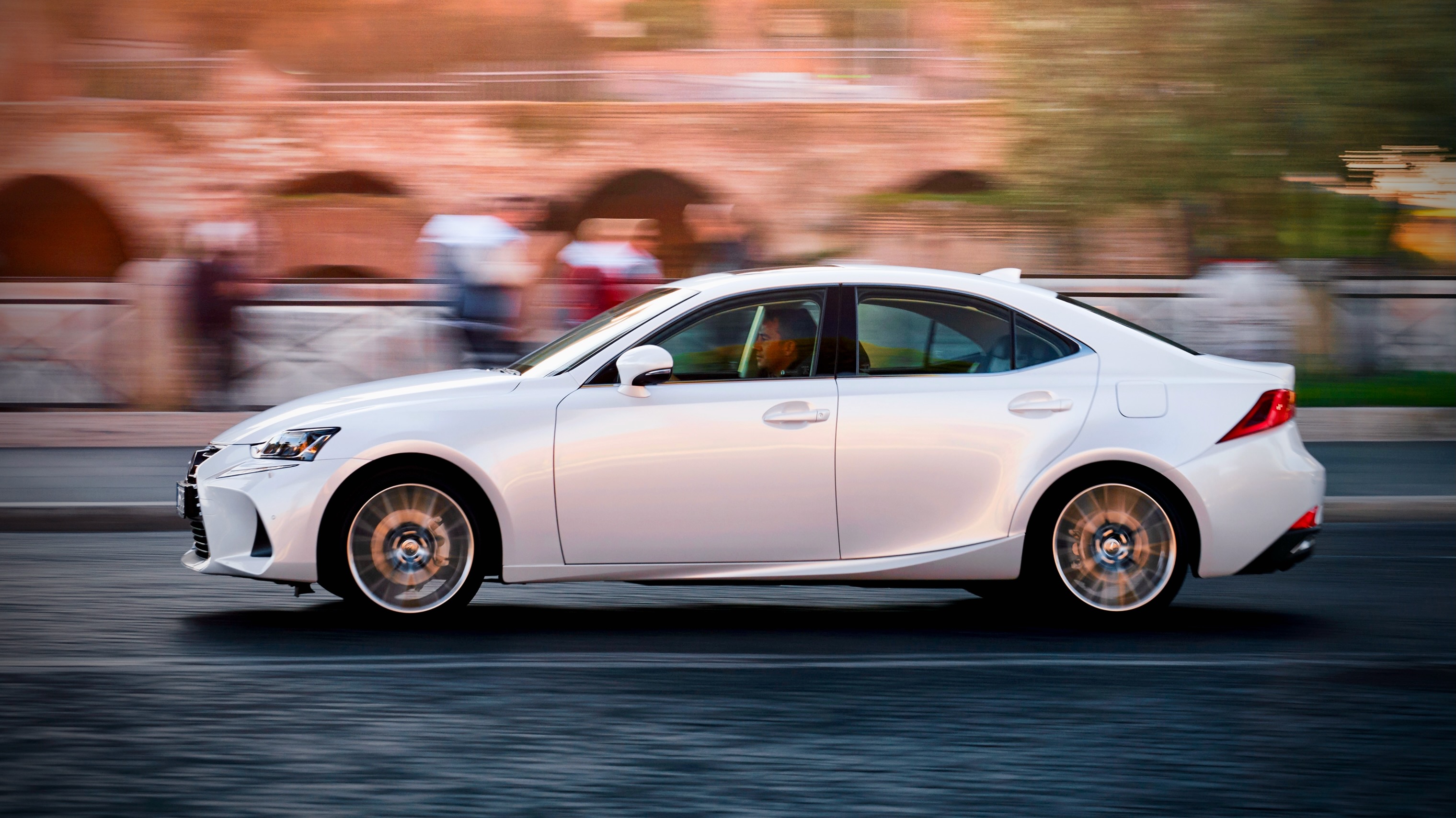 Что купить&nbsp; до 2,5 миллионов рублей на вторичном рынке: 7 лучших премиальных седанов с пробегом