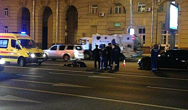 Момент гибели автоинспектора в центре Москвы попал на видео