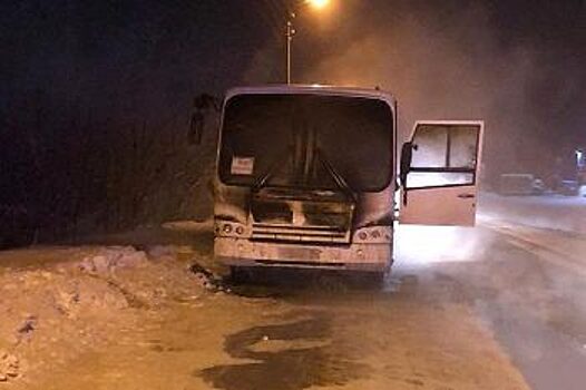 В Ноябрьске пассажирский автобус загорелся на ходу