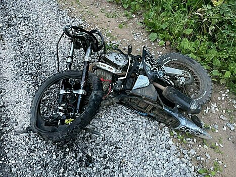 Под Кировом 16-летний бесправник на мотоцикле столкнулся с «Ауди»